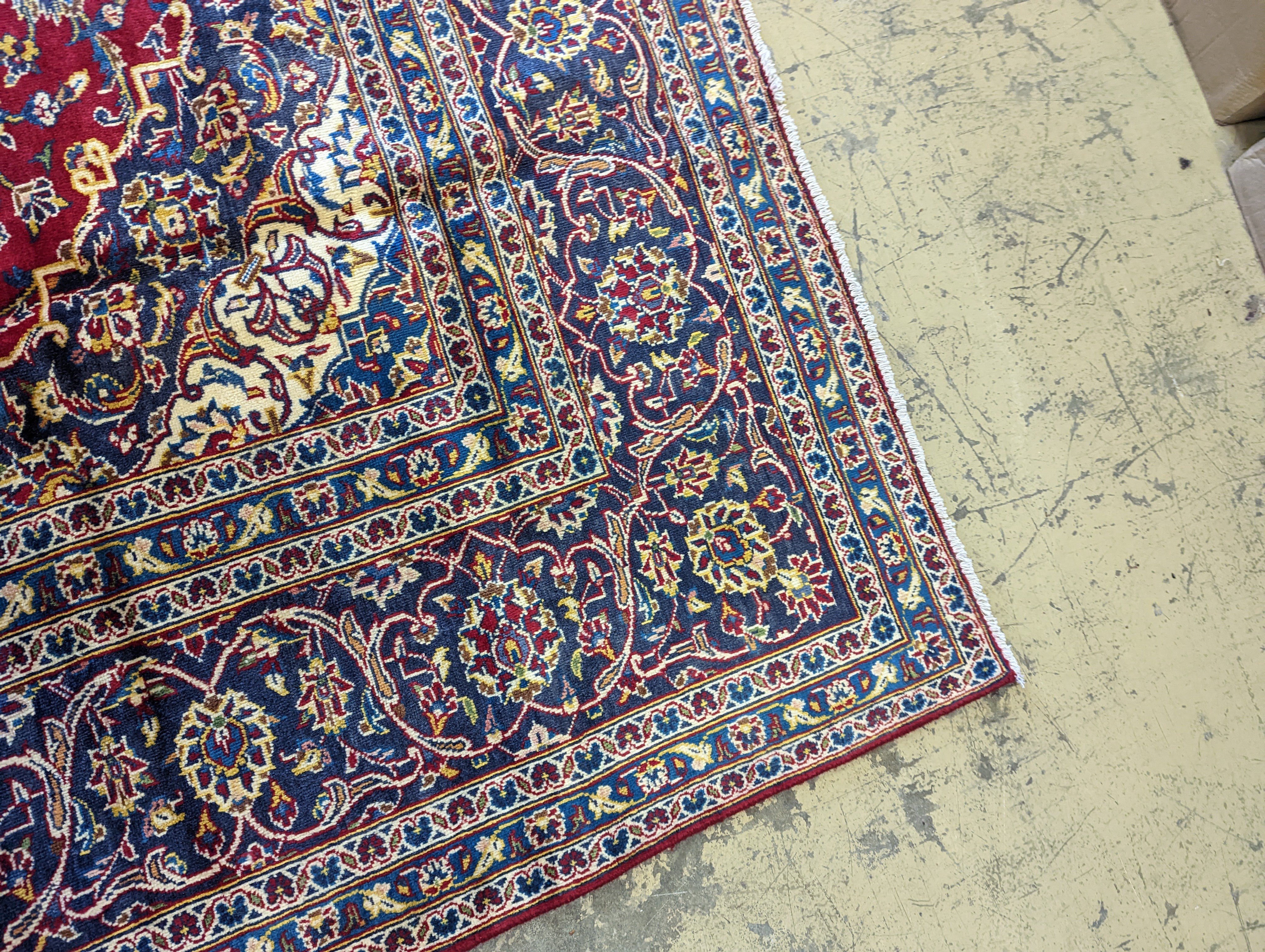 A Kashan carpet, 330 x 244cm
